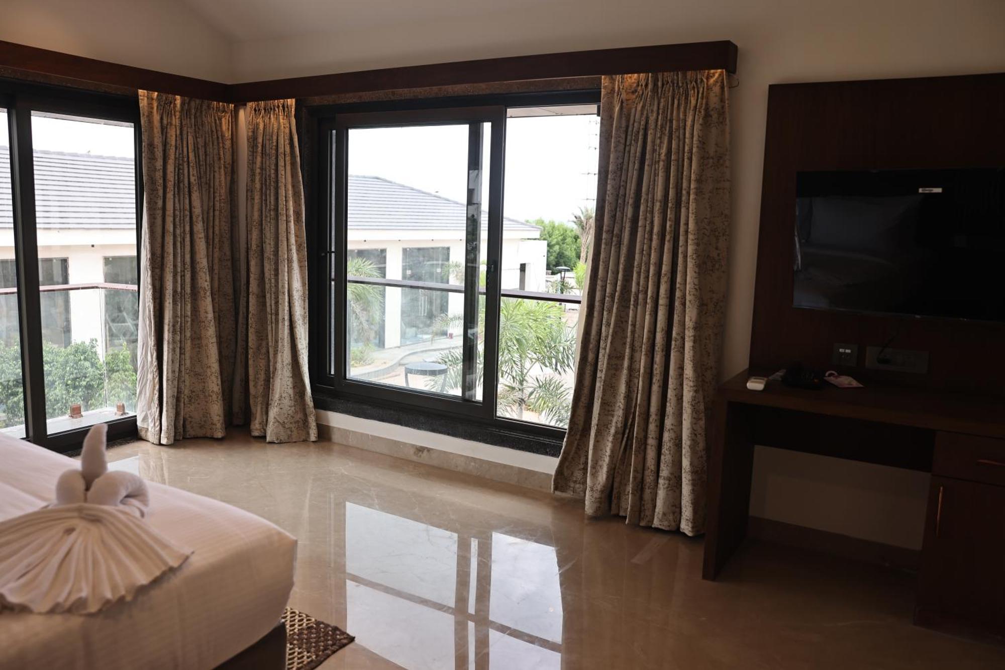 Mstays Ecr By Mirabilis Hotel Chennai Bagian luar foto